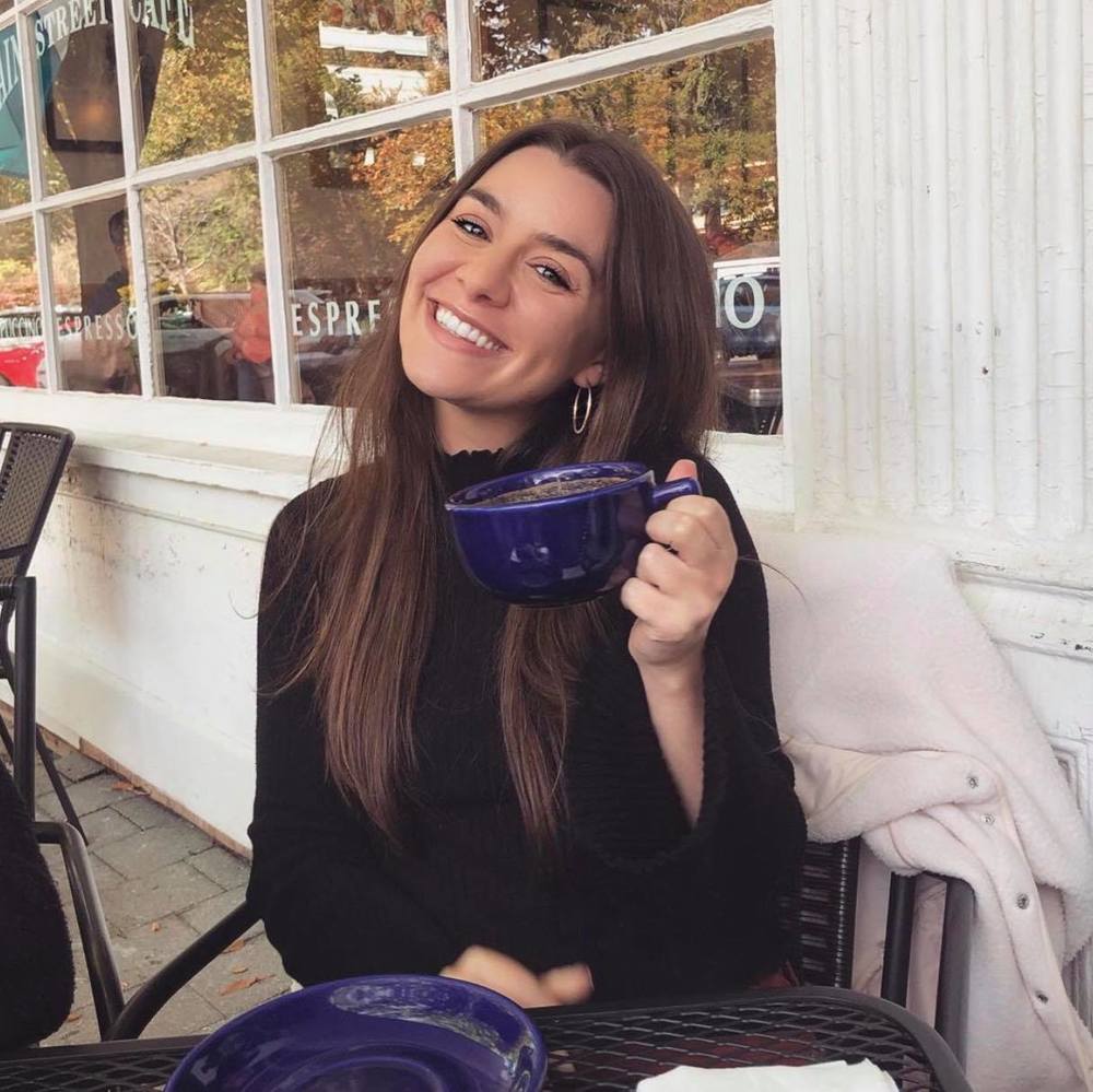 Meet your Posher, Elyssa